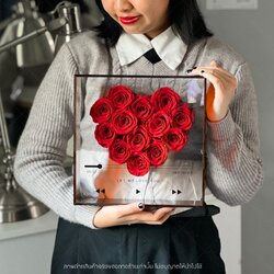 ดอกกุหลาบทรงหัวใจกรอบอะคริลิค Preseved Rose Acrylic Frame