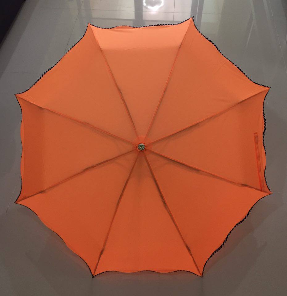 ร่มพับ 3 ตอน มือเปิด ผ้าPG โครงโลหะ ขอบกุ๊นลายดำ คละสี