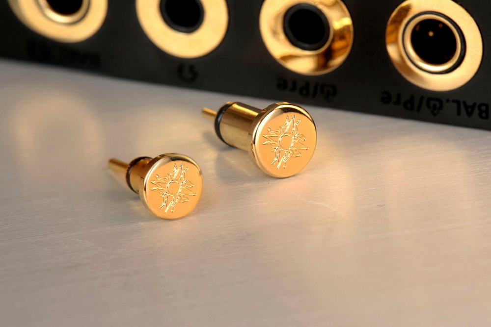 ขาย Cayin P35A+P44A ปลั๊กกันฝุ่นชุบทองสำหรับปิดช่องหูฟังเครื่องเล่นเพลงพกพา