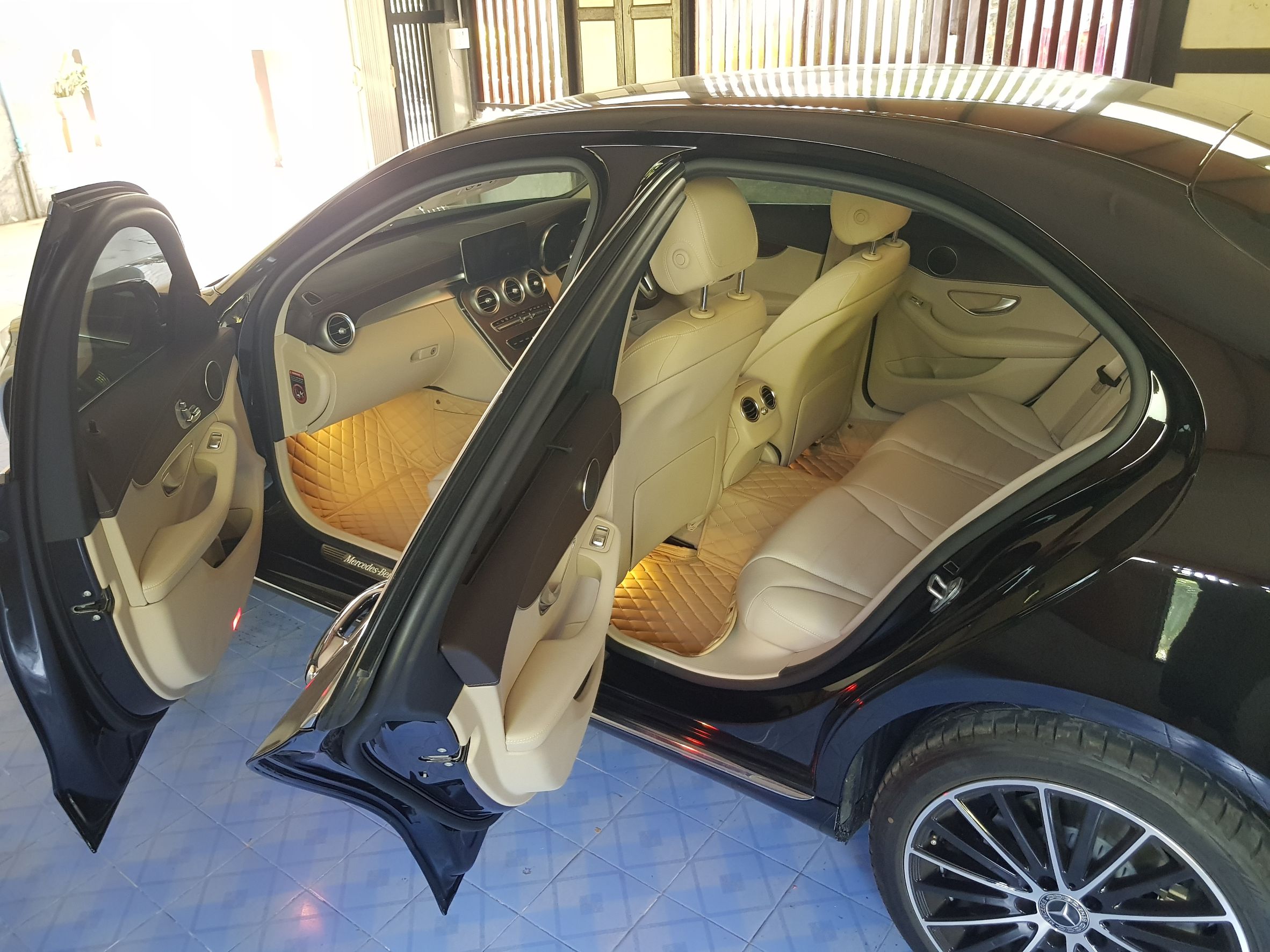 พรมรถยนต์ 6D รถ MERCEDES BENZ C CLASS รหัสตัวถัง W205 ปี 2015-2021 ชุดภายในห้องโดยสาร จำนวน 3 ชิ้น