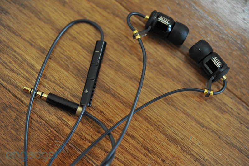 ขายหูฟัง Altec Lansing MUZX Ultra รุ่นพี่ใหญ่ หูฟังพร้อมไมค์และรีโมท รับสาย เปลี่ยนเพลงได้ คุณภาพเสียงระดับHD