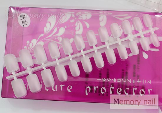 เล็บPVC เต็มเล็บ สีใสกึ่งขุ่น เล็บปลอม เนื้อบางอย่างดี 12 แผง รวมทั้งหมด 288 เล็บ ((กล่องชมพู))
