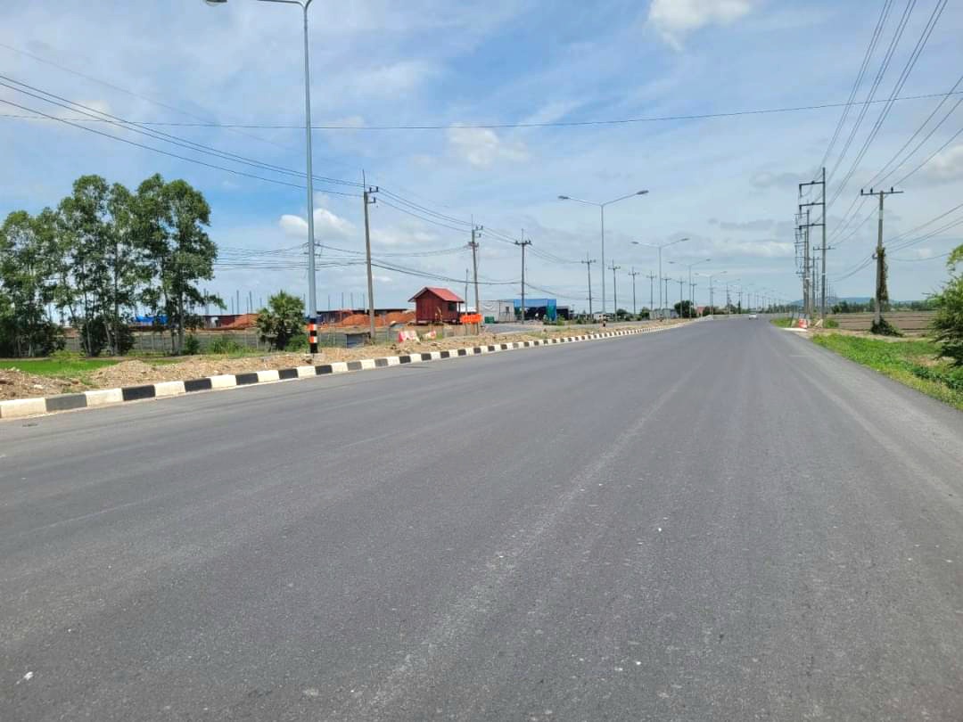 💰ติดทรัพย์💰ขายที่ดินแปลงสวย ทำเลทอง ติดถนนสี่เลน อ.อู่ทอง จ.สุพรรณบุรี เนื้อที่ 4-3-66 ไร่ ไร่ละ 1.4 ล้าน หน้ากว้างติดถนน 47 เมตร ลึก 185 เมตร ทำเลดี ที่สวย อยู่ใกล้สถานที่ท่องเที่ยวหลายแห่งในเมืองสุพรรณ