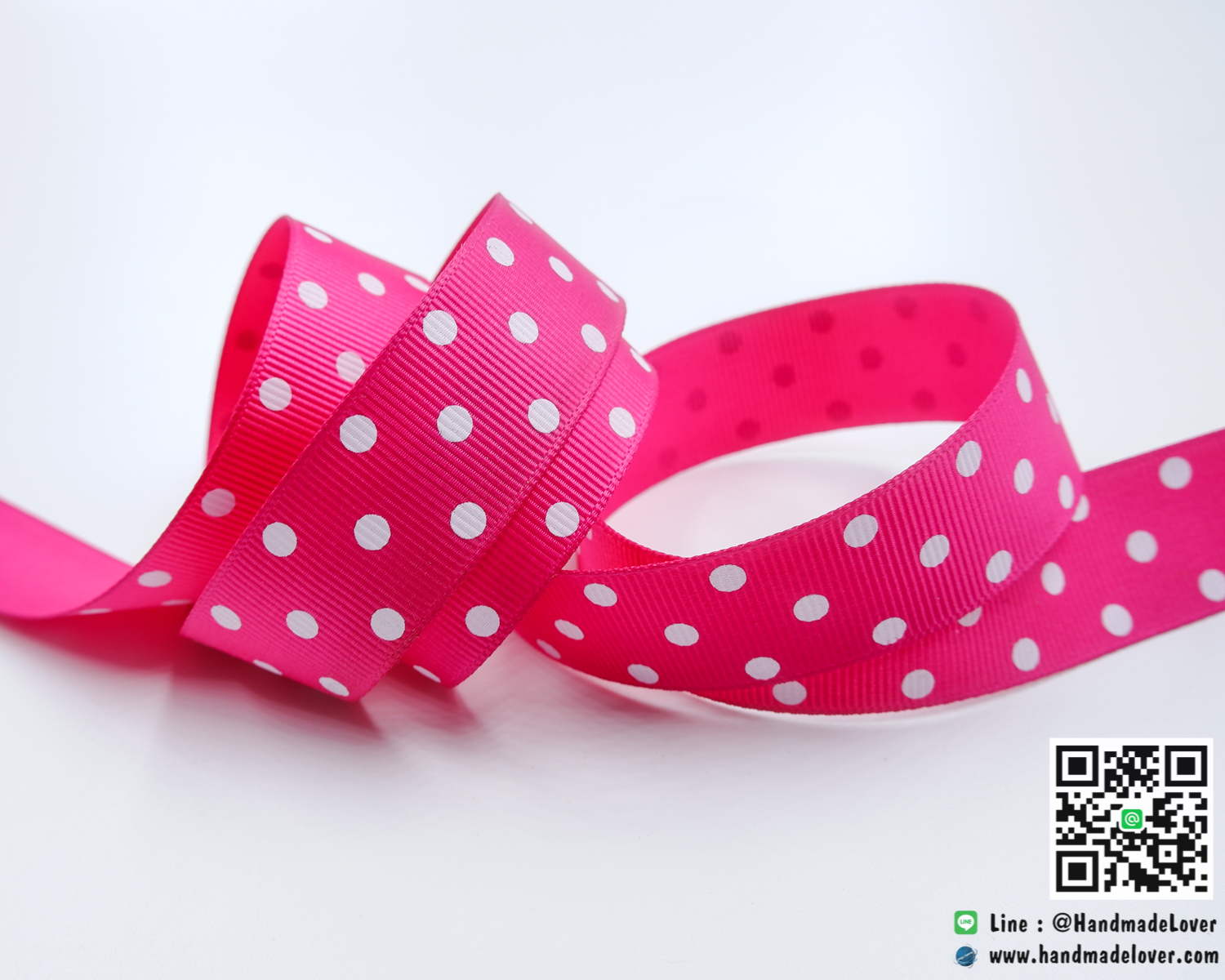 ริบบิ้นผ้าสีชมพูเข้ม พิมพ์ลายจุด ขนาด 22 มิล