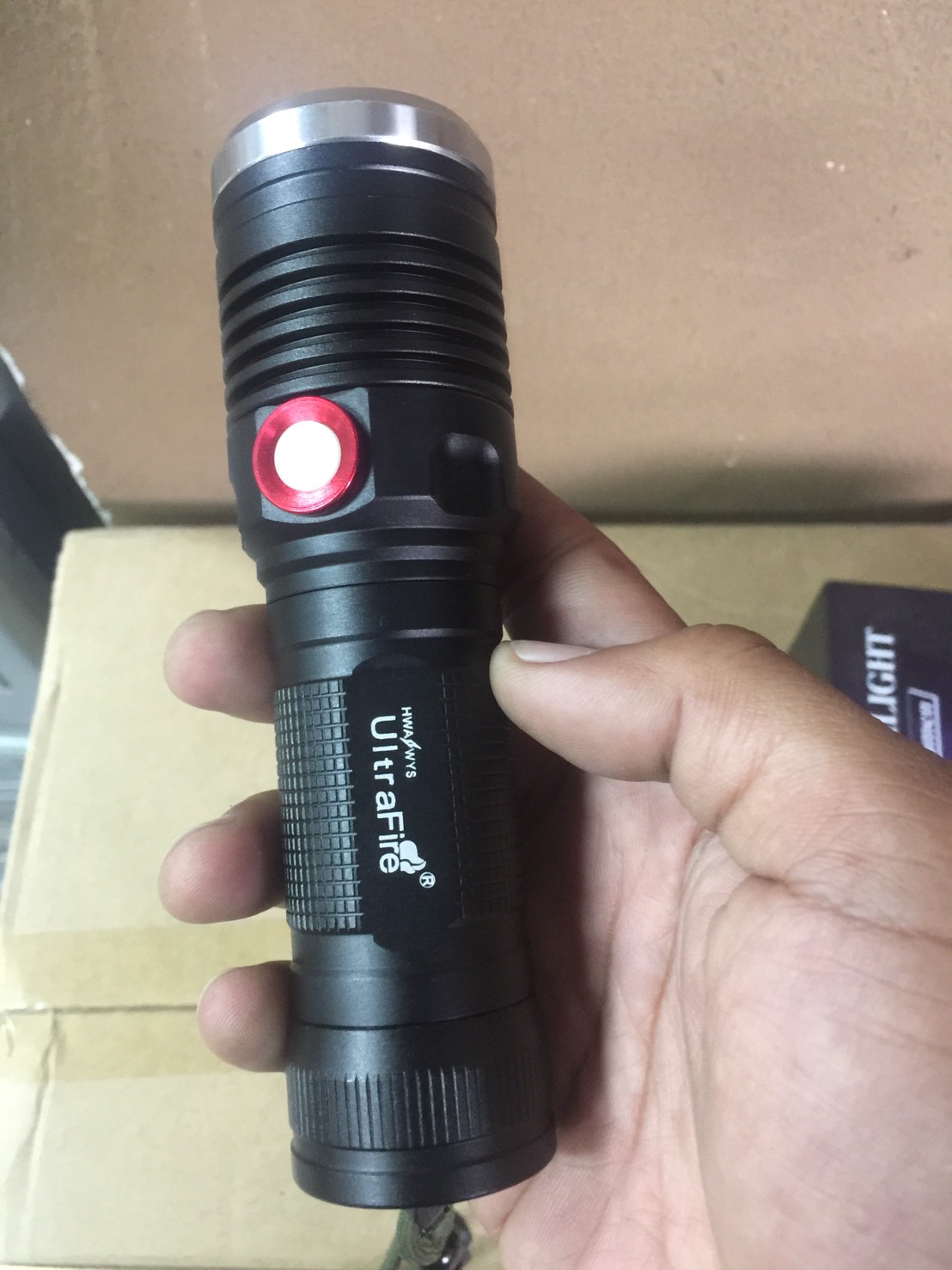 ไฟฉายUltraFire NSB731 แรง30000 Wมีถ่านครบ