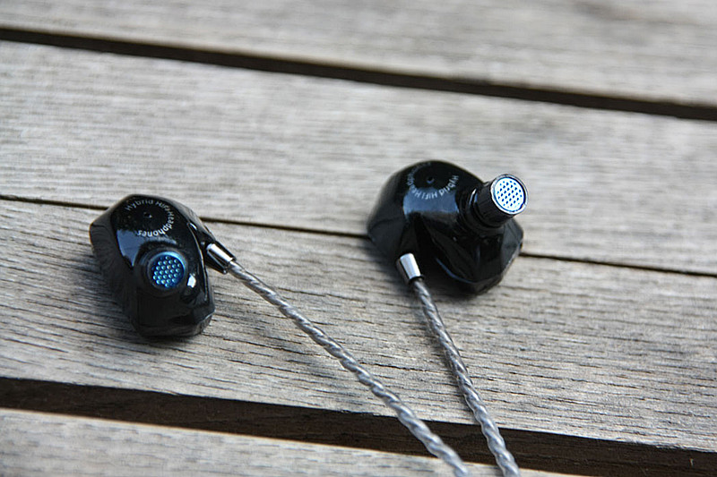 ขาย หูฟัง TTPOD T2E หูฟัง3 Driver (2BA 1Dynamic) สายชุบเงิน รุ่นเบสหนัก - สีม่วงใส