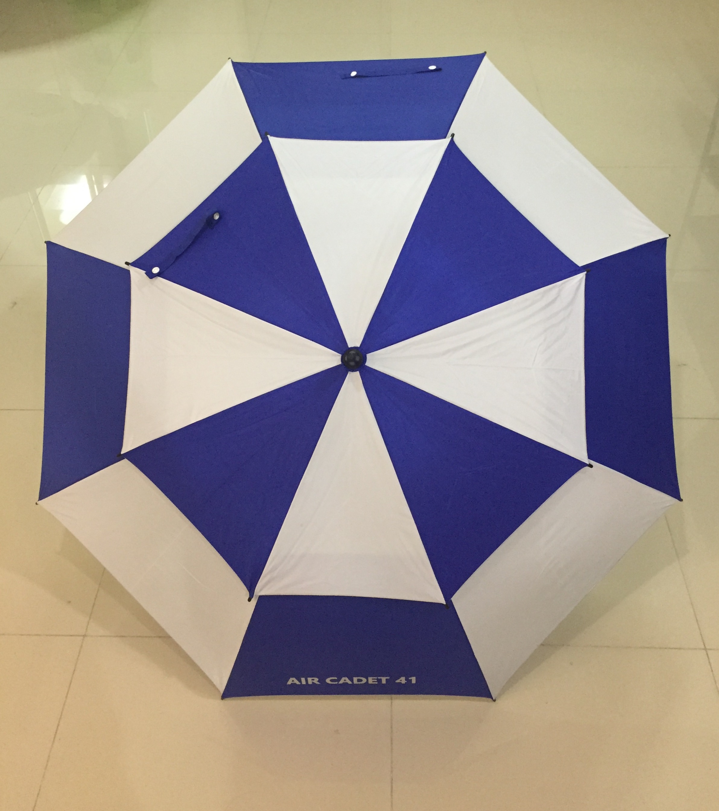 ร่มกอล์ฟ2ชั้น 32นิ้ว ผ้าร่มเคลือบยูวี สลับสี โครงไฟเบอร์ มือเปิด ด้ามจับโฟม ปลอกผ้า คละสี สกรีนโลโก้