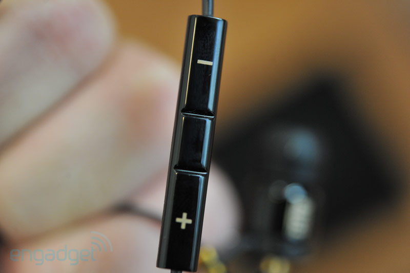 ขายหูฟัง Altec Lansing MUZX Ultra รุ่นพี่ใหญ่ หูฟังพร้อมไมค์และรีโมท รับสาย เปลี่ยนเพลงได้ คุณภาพเสียงระดับHD