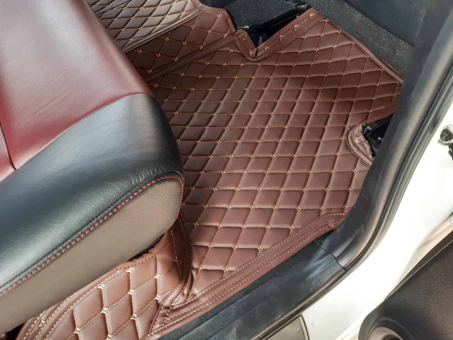 พรมปูพื้นรถยนต์ 6D รถ TOYOTA ALL NEW FORTUNER ปี 2015-2020 พรมรถยนต์ชุดเต็มคัน+หลังเบาะ+แผ่นท้าย จำนวน 9 ชิ้น