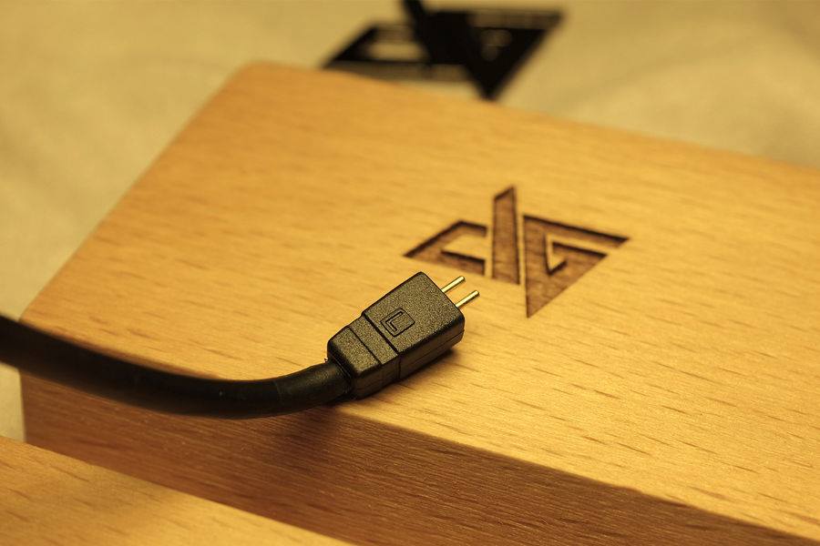 ขาย Auglamour AG-R8 หูฟังระดับ Hi-Fi เสียงดี เบสเด่น ถอดสายได้ มี 2 สี