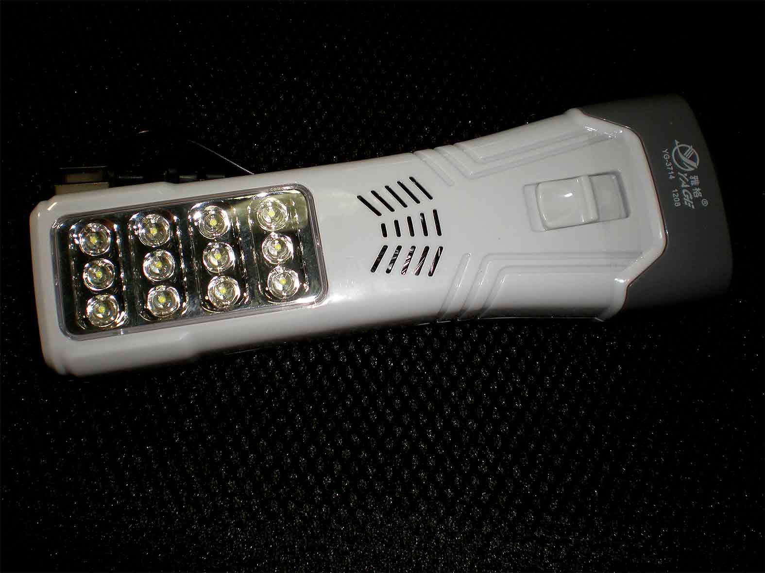 สินค้าแนะนำ ไฟฉาย+วิทยุ LED ตรงหัว 6 ดวง LED ตรงด้าม 12 ดวง ขายดี สีเงิน YG3714