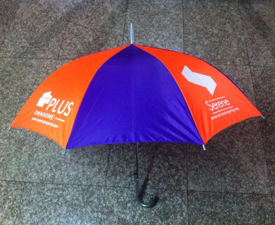 ร่มสลับสี ตอนเดียว24นิ้ว ผ้าUV โครงโลหะ ด้ามจับงอ สกรีนโลโก้