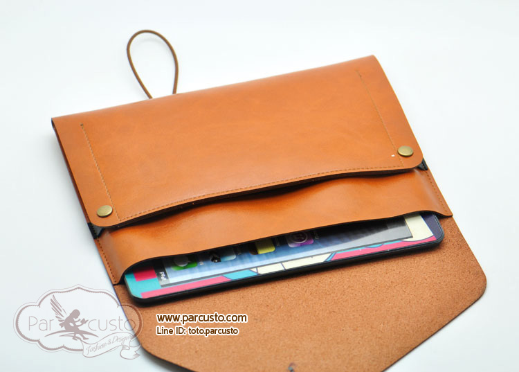 กระเป๋า Apple iPad Air 1 / 2 / Pro 9.7 จาก Quoko [Pre-order]