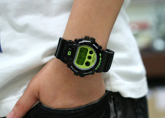 นาฬิกา คาสิโอ Casio G-Shock Standard digital รุ่น DW-6900CS-1 รุ่นออริจินอล ไฟเขียว