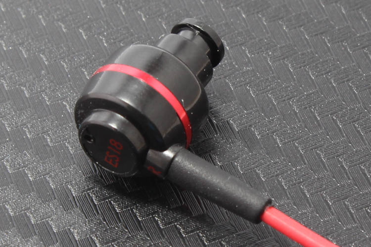 ขายหูฟัง Soundmagic ES18 สีสันจิ้ดจ้าดถูกใจวัยรุ่น เบสลงลึกหนักหน่วงสะใจ ใส่สบาย น้ำหนักเบา ไม่เจ็บหู หูฟังระดับคุณภาพเยี่ยม !