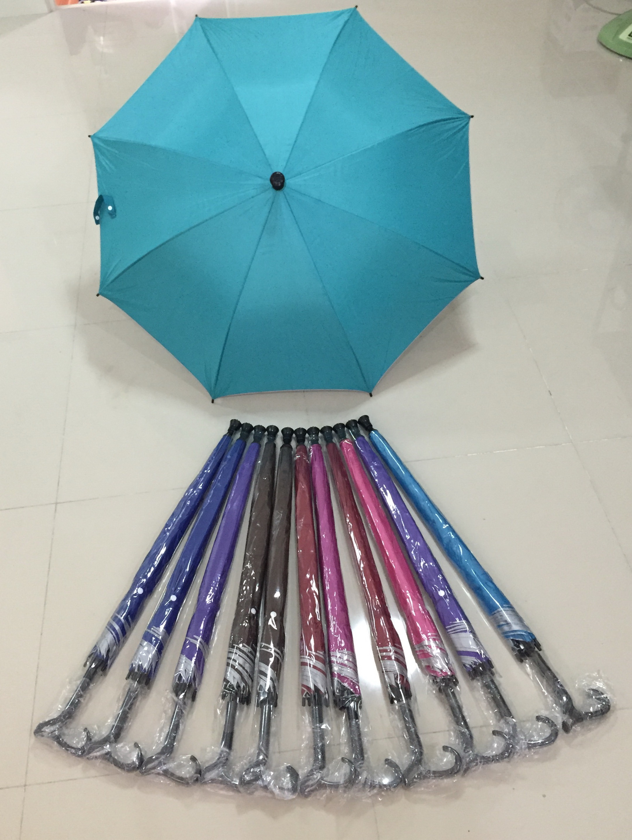 ร่มไม้เท้า24นิ้ว ออโต้เปิด ผ้าUV ด้ามไม้เท้าสีดำ โครงโลหะ ปลอกPVC คละสี