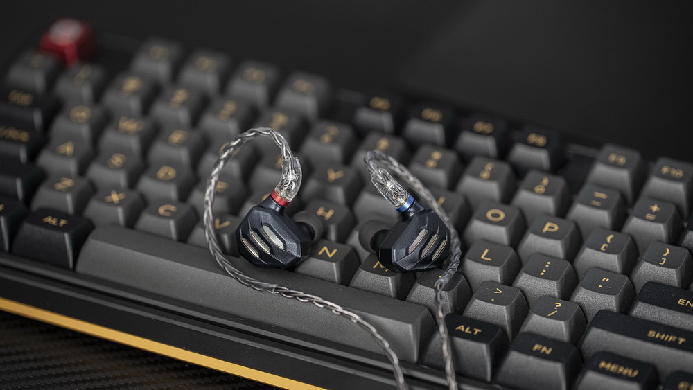 FiiO FH7S หูฟังแบบ 4BA Knowles และ 1Dynamic ขนาด13.6mm รองรับ Hires ประกันศูนย์ไทย