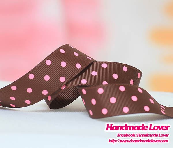 ริบบิ้นผ้า กรอสเกรน สีน้ำตาล พิมพ์ลายจุด ขนาด 22 มิล