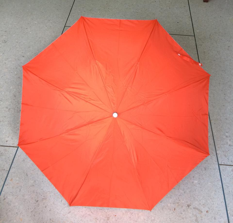 ร่มพับ2ตอน มือเปิด ผ้าUV สีพื้น โครงโลหะ ปลอกผ้า คละสี