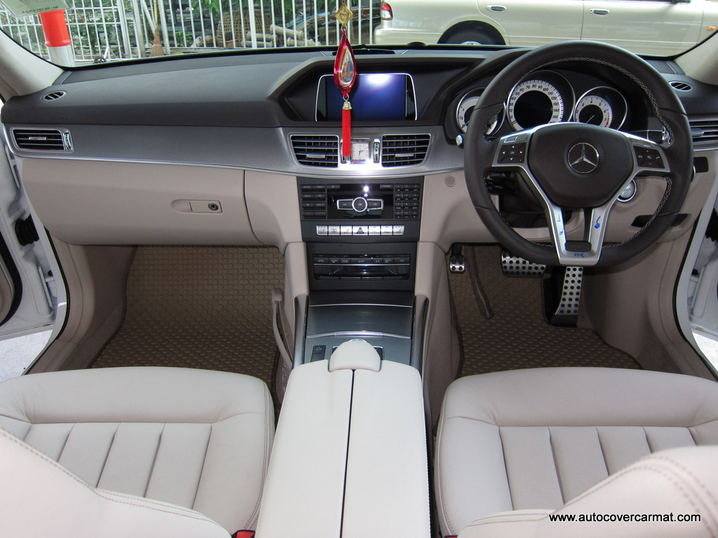 พรมปูพื้นรถยนต์ พรมกระดุม รถ BENZ E Class W212 ชุดพรมพื้นจำนวน 5 ชิ้น