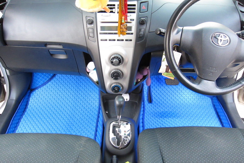พรมปูพื้นรถยนต์ TOYOTA YARIS ปี 2008-2013 พรมกระดุม ชุดภายในห้องโดยสาร จำนวน 14 ชิ้น