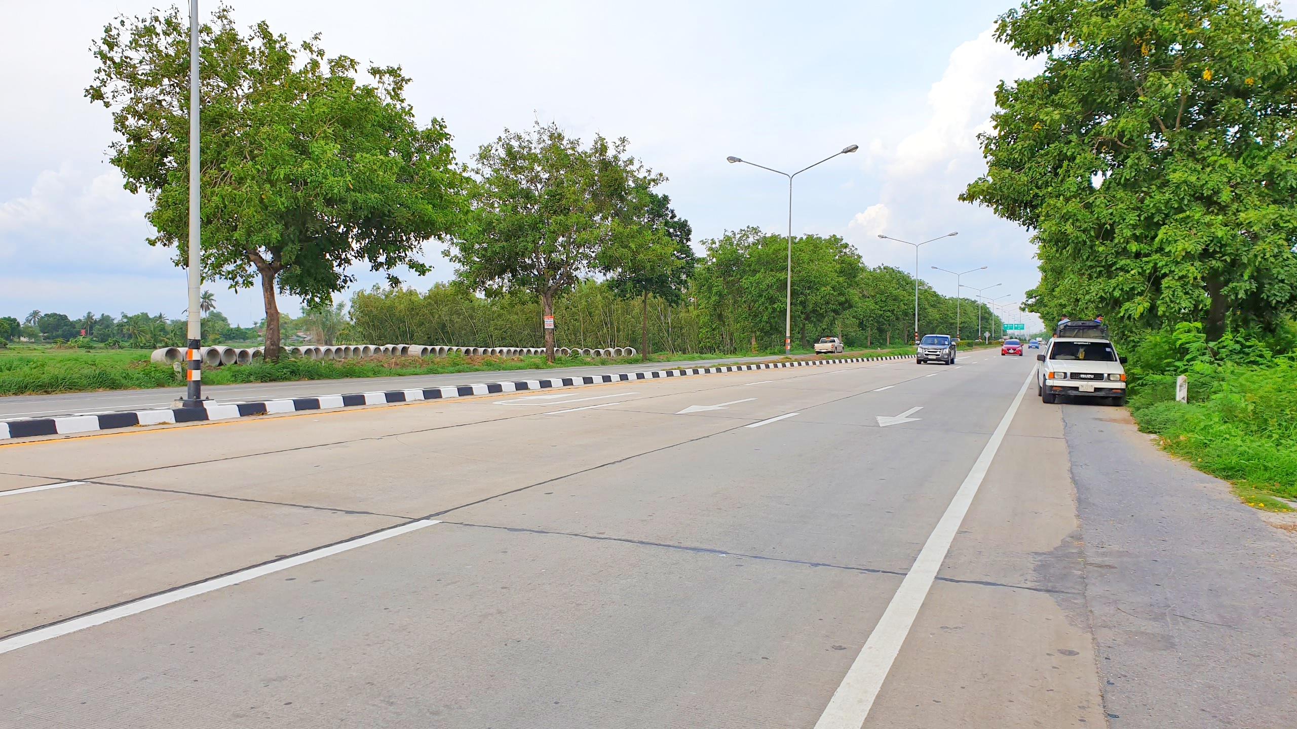 💰ขายแล้ว💰ขายที่ดินแปลงสวยเมืองสุพรรณบุรี ติดถนนใหญ่ 4 เลน เลี่ยงเมืองสุพรรณบุรีสาย 357 เนื้อที่ 6 ไร่ 1 งาน ที่สวย ทำเลทอง