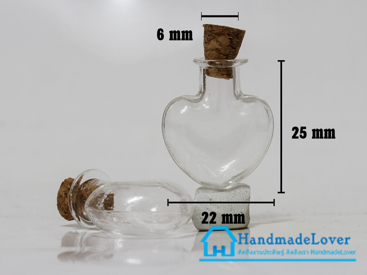 ขวดแก้วจิ๋ว รูปหัวใจ ขนาด 22 x 25 มม. (2 ml) (ฝาจุกไม้ก๊อก)