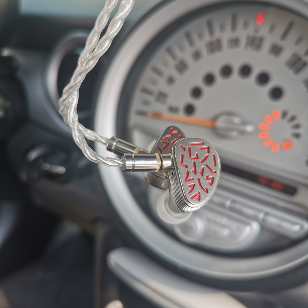 ขาย THHiFi Character หูฟัง 2 ไดรเวอร์ 1BA+1DD ประกันศูนย์ไทย