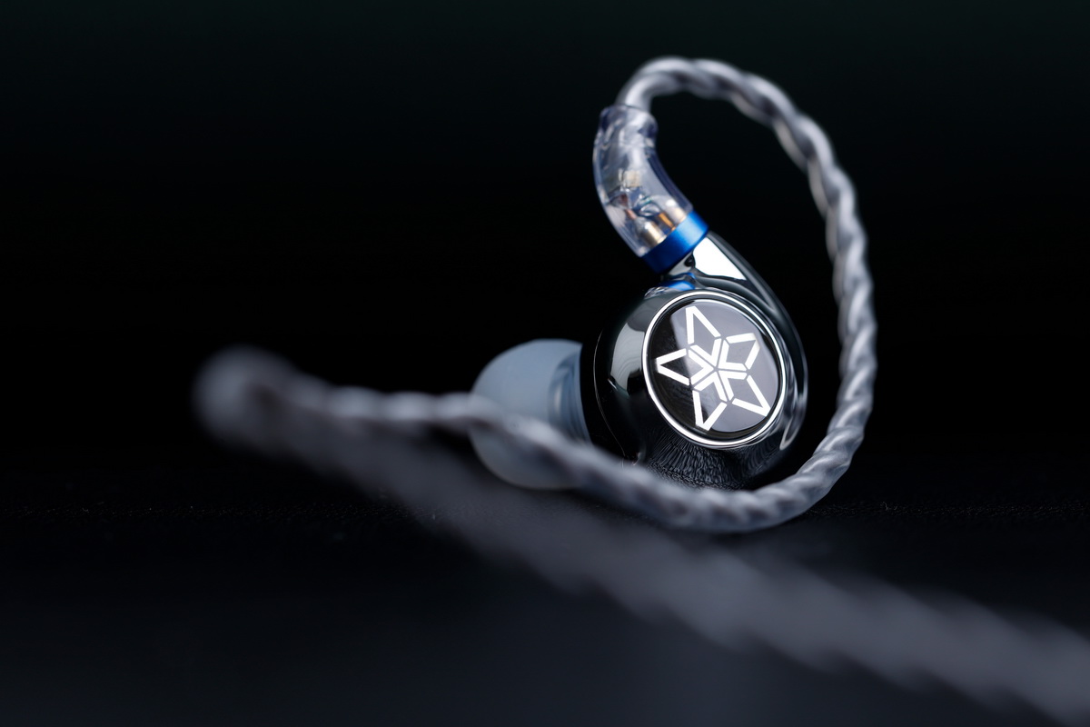 ขาย FiiO FH11 หูฟัง IEMs Hybrid 2 ไดรเวอร์ 1BA+1DD รองรับ Hi-Res ประกันศูนย์ไทย