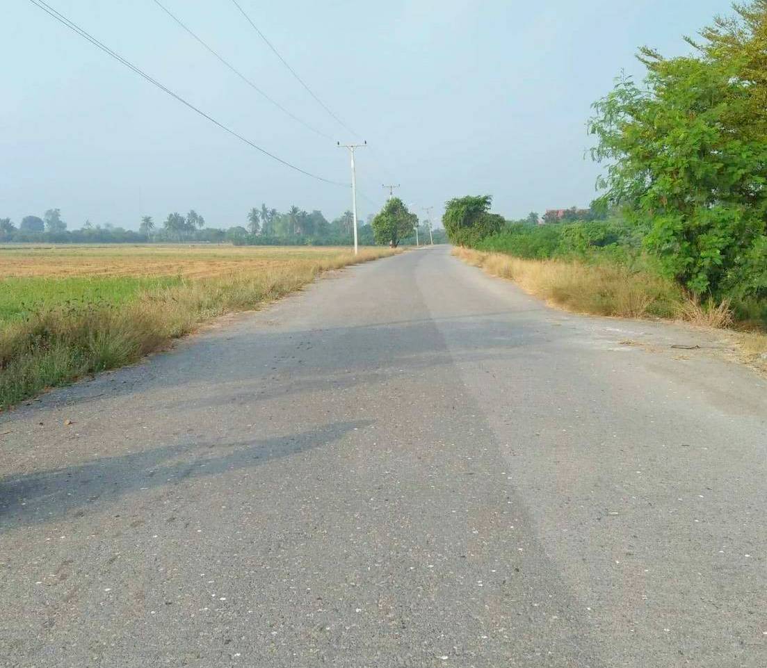 ขายที่ดินทำเลดี ติดถนนลาดยาง 4 ไร่ 1 งาน 36 ตรว.อยู่ใกล้ชุมชน น้ำ+ไฟ พร้อมผ่านหน้าที่ อ.เมือง จ.สุพรรณบุรี ที่สวย บรรยากาศดี อยู่ในแหล่งชุมชน การเดินทางสะดวกสบาย สาธารณูปโภคครบครัน