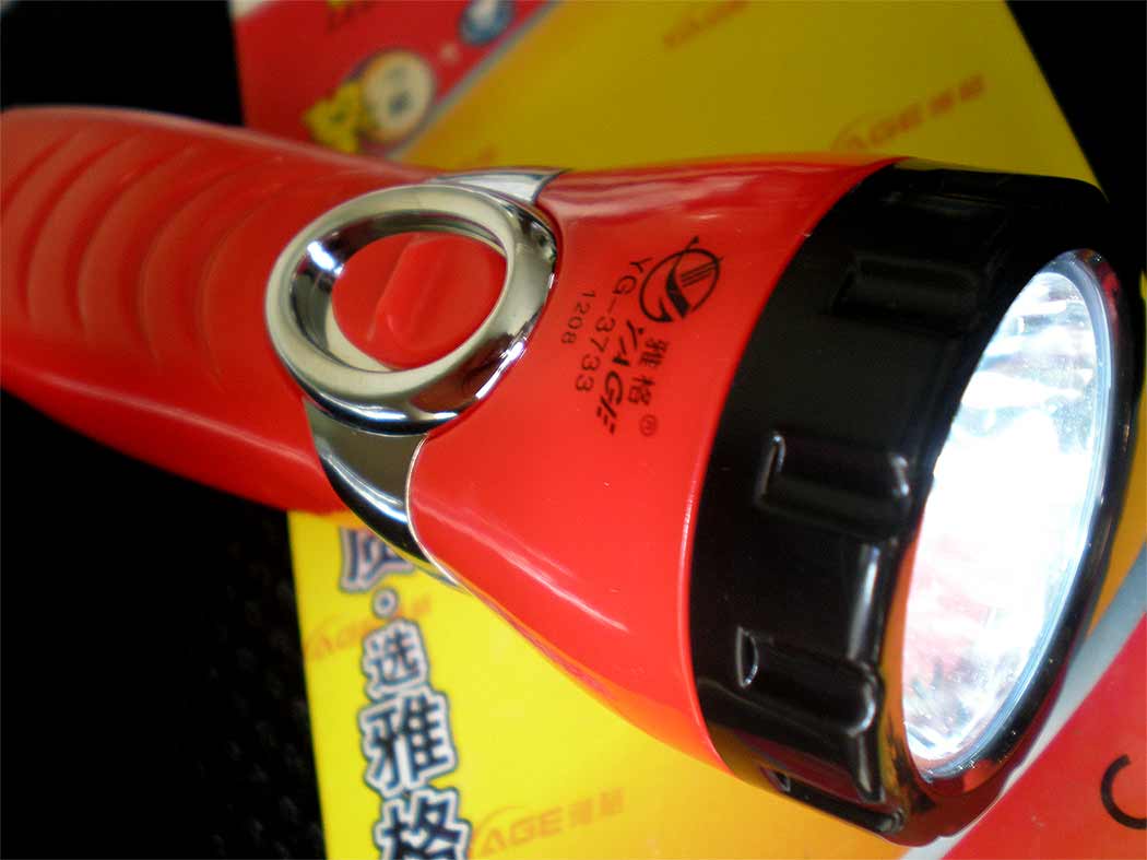 ไฟฉายของชำร่วยใช้หลอด LED 1 ดวง ชาร์จไฟบ้าน YG3733