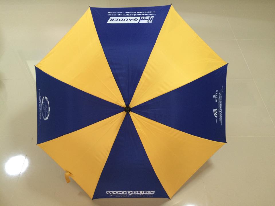 ร่มกอล์ฟ30นิ้ว ผ้าUV สลับสี โครงโลหะ มือเปิด ด้ามจับตรง ปลอกPVC คละสี