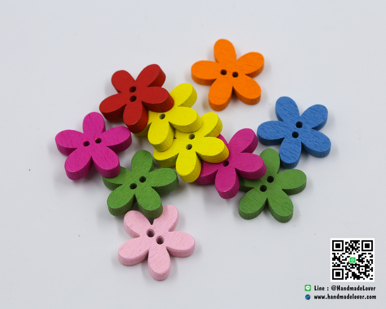กระดุมไม้รูปดอกไม้ คละสี ขนาด 20 มม. [แพ็ค 10 เม็ด]