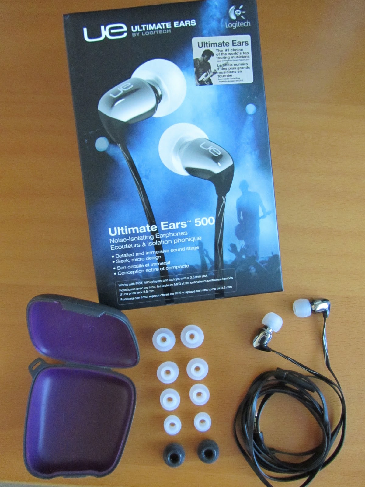 ขายหูฟัง Ultimate Ears 500 สีDark Silver สวยงาม สายแบน แฟชั่น มาครบกล่อง และ อุปกรณ์ครบครัน ในราคาเบาๆ
