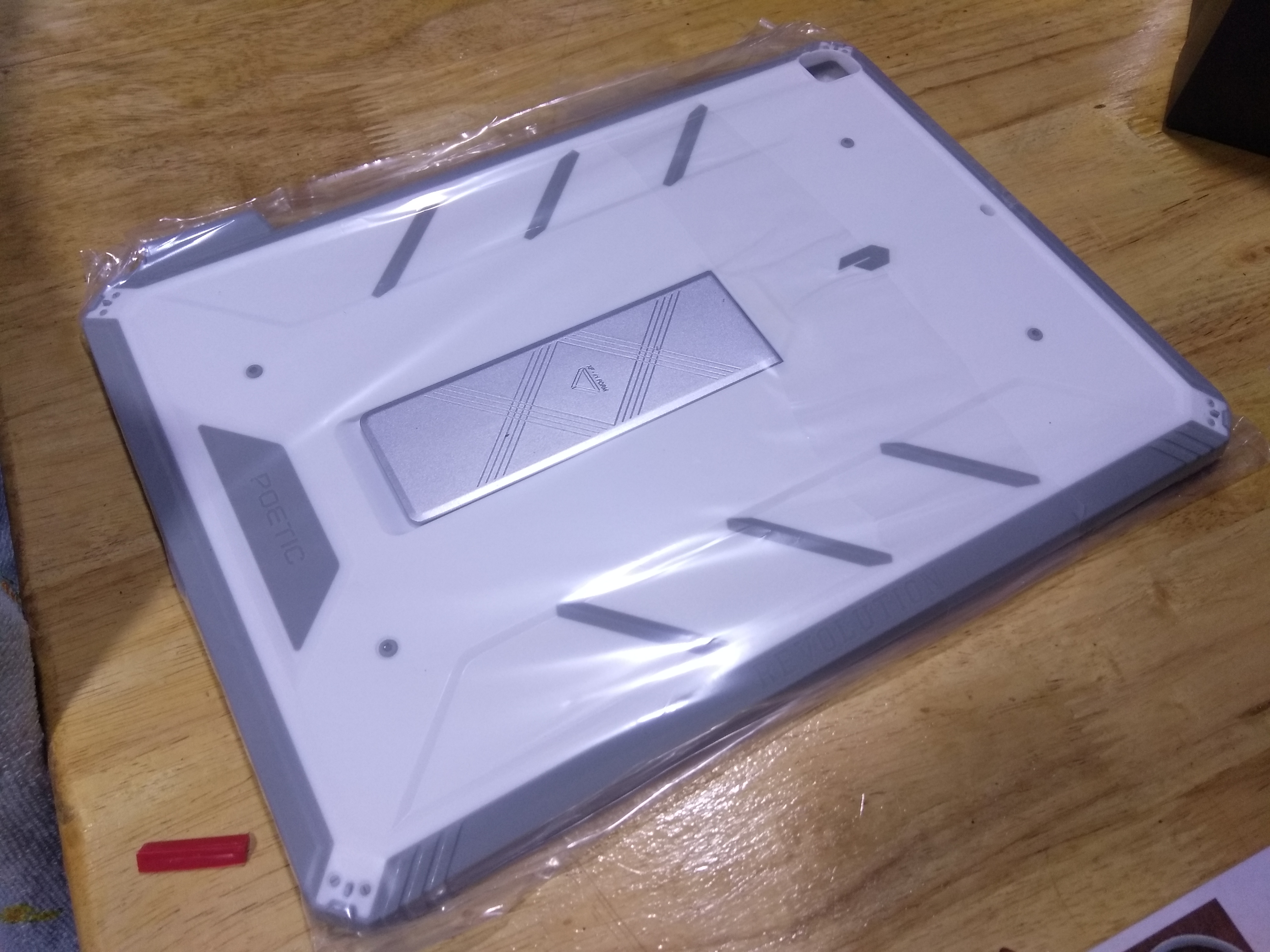 เคสกันกระแทก Apple New iPad Pro 12.9 2017 [Revolution] จาก Poetic [หมด]