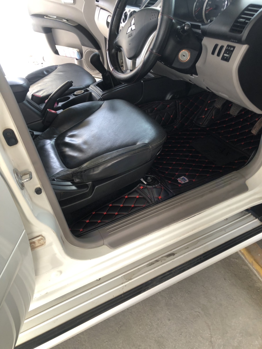 พรมรถยนต์ 6 D รถ MITSUBISHI TRITON 4DOOR ปี 2006-2014 ชุดภายในห้องโดยสาร จำนวน 3 ชิ้น