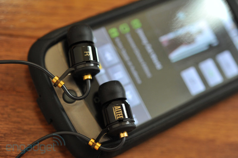 ขายหูฟัง Altec Lansing MUZX Ultra รุ่นพี่ใหญ่ หูฟังพร้อมไมค์และรีโมท รับสาย เปลี่ยนเพลงได้ คุณภาพเสียงระดับHD