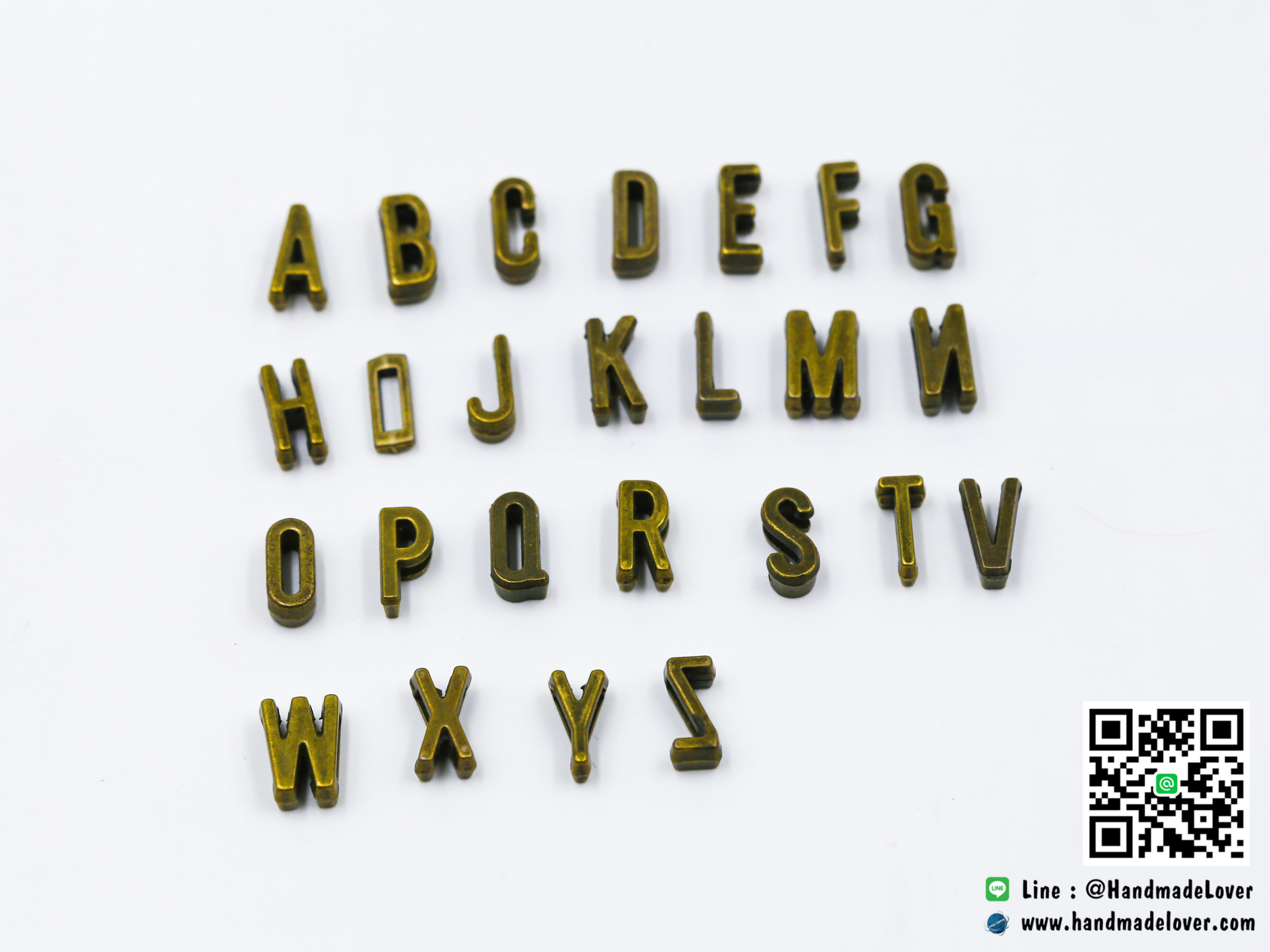 จี้ตัวอักษร สีทองรมดำ แบบสอด A-Z