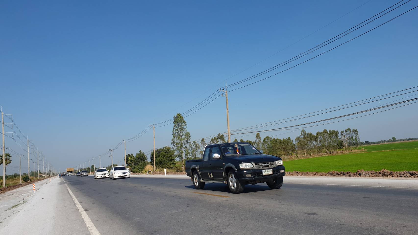 ขายที่ดินแปลงสวย ทำเลทอง ติดถนนสี่เลน เนื้อที่ 8 ไร่ อ.อู่ทอง จ.สุพรรณบุรี หน้ากว้างติดถนน 156 เมตร ติดถนน 2 ด้าน ด้านหน้าติดถนนสี่เลน ใกล้กรุงเทพ เดินทางจาก กทม 122 กม