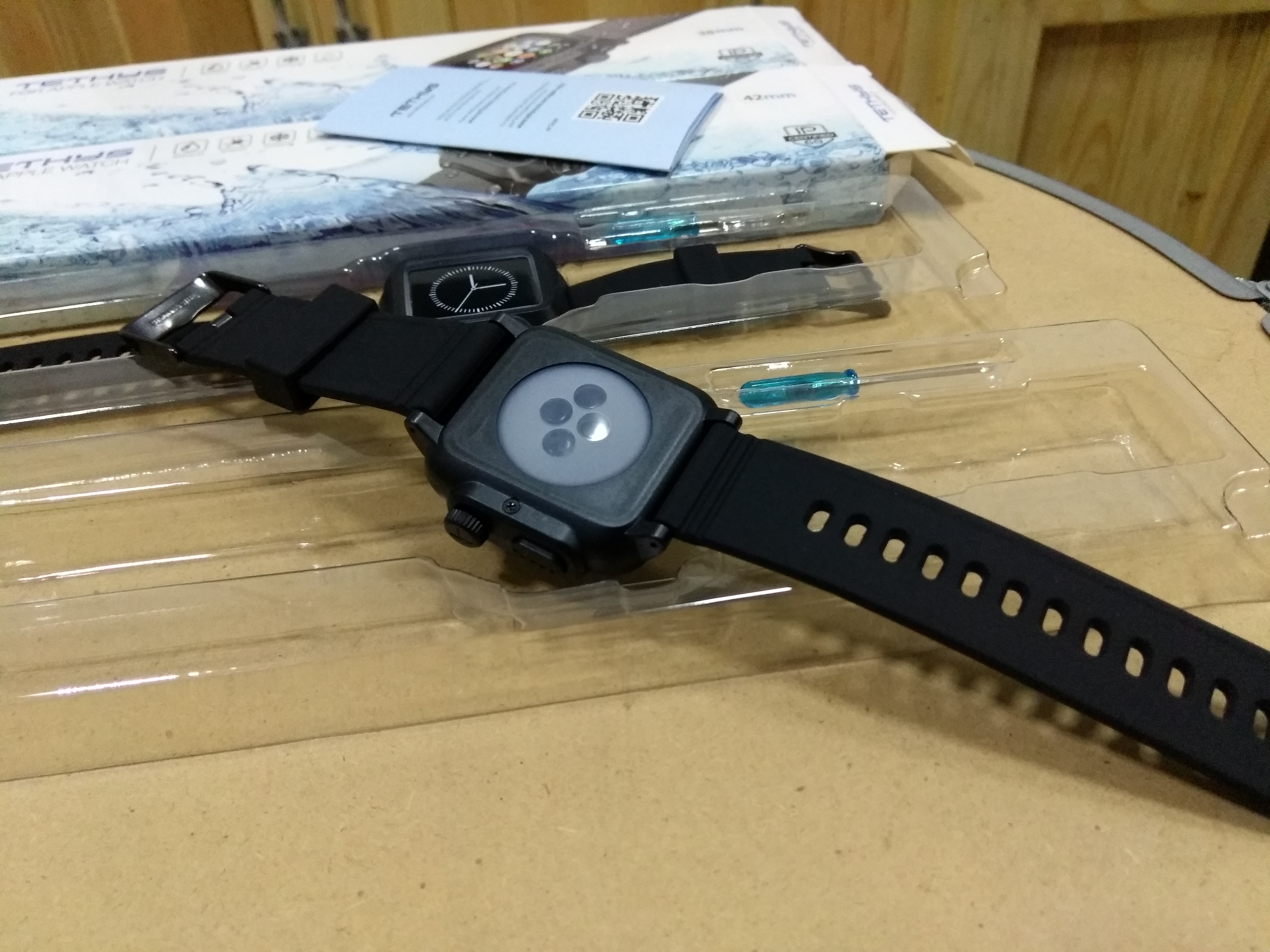 เคสกันน้ำกันกระแทก Apple Watch 38mm และ 42mm [IP68 Certified] จาก TETHYS [Pre-order USA]