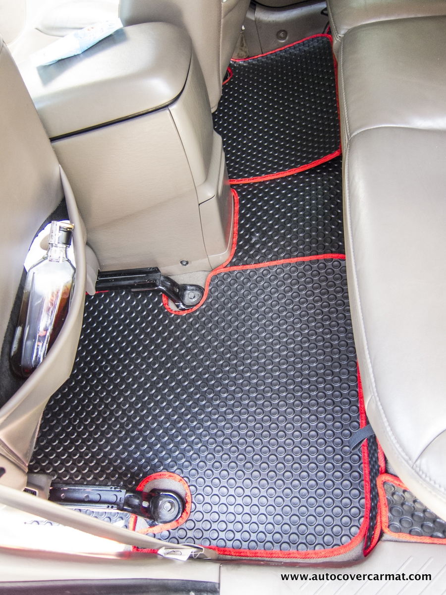 พรมปูพื้นรถยนต์ พรมกระดุม รถ FORD ESCAPE ปี 2003-2007 ชุดภายในห้องโดยสาร จำนวน 8 ชิ้น