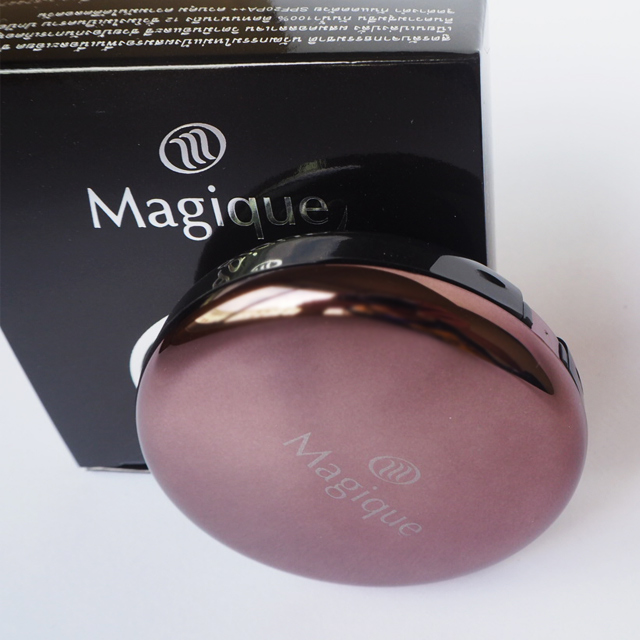 แป้งเมจิกแพลตตินัม ตลับจริงขนาด 14 กรัม -สี M3- Natural White ( ขาวเหลือง )