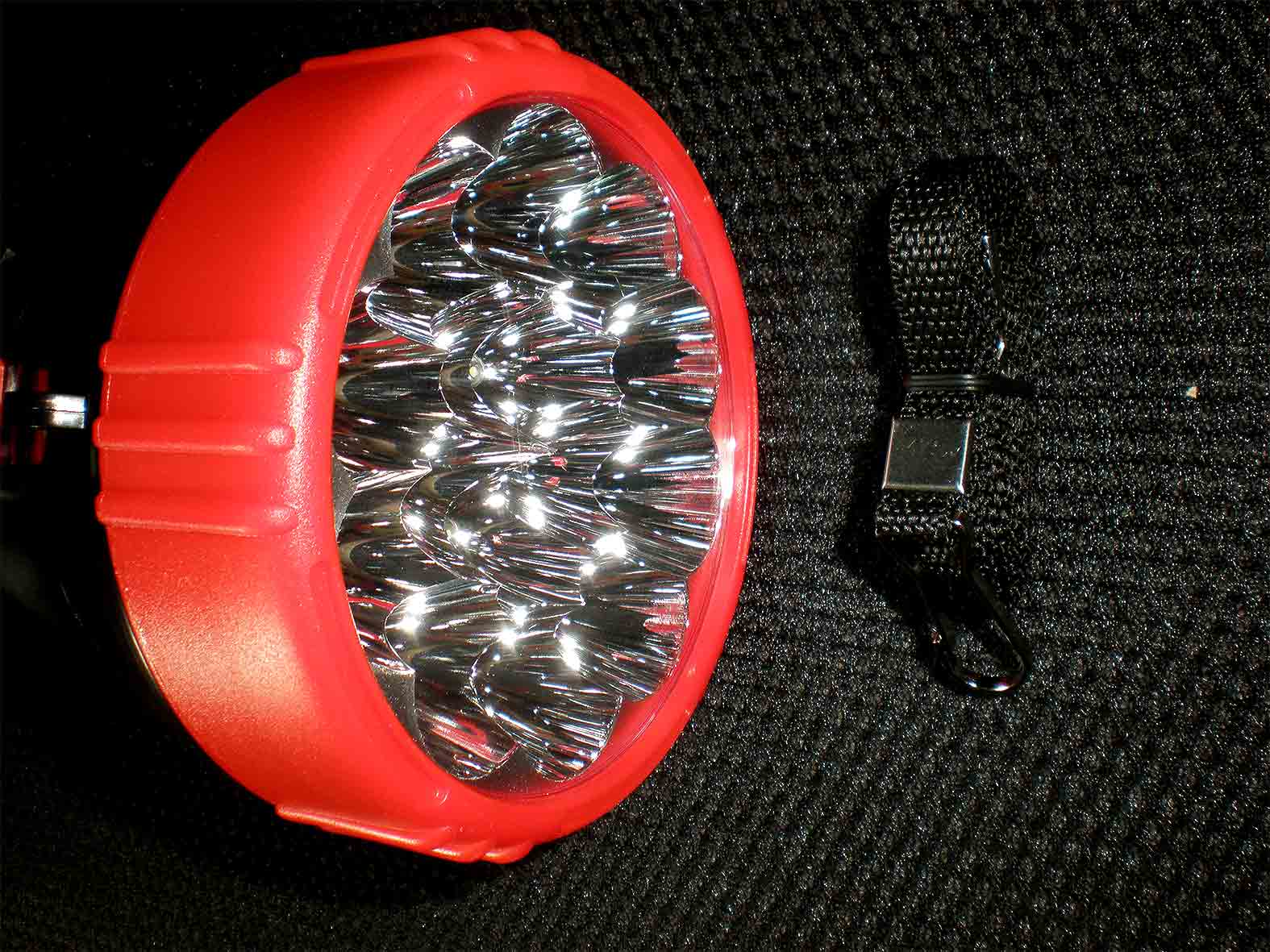 ไฟฉาย LED 15+8 ดวง YG5500