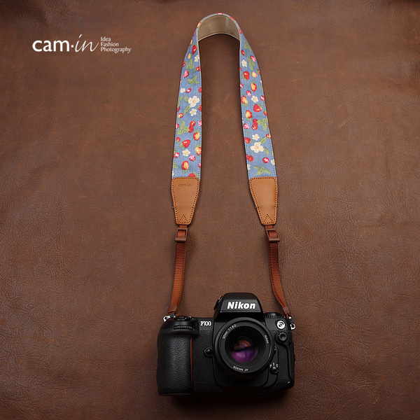 สายคล้องกล้องแนววินเทจ รุ่น cam-in Vintage Light Blue Berry