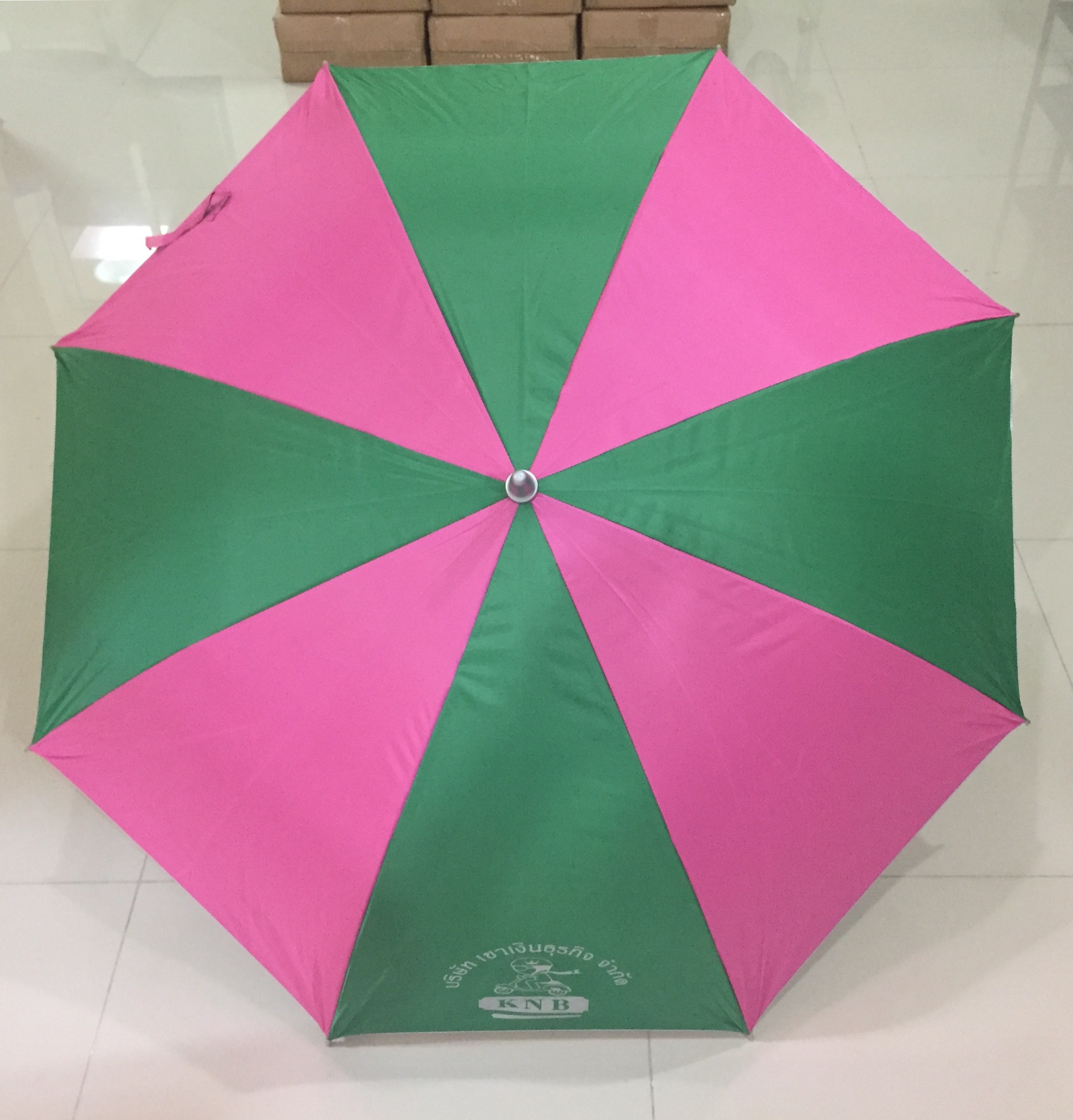 ร่มสลับสี ผ้าร่มเคลือบยูวี โครงโลหะ ออโต้เปิด ด้ามจับงอ คละสี