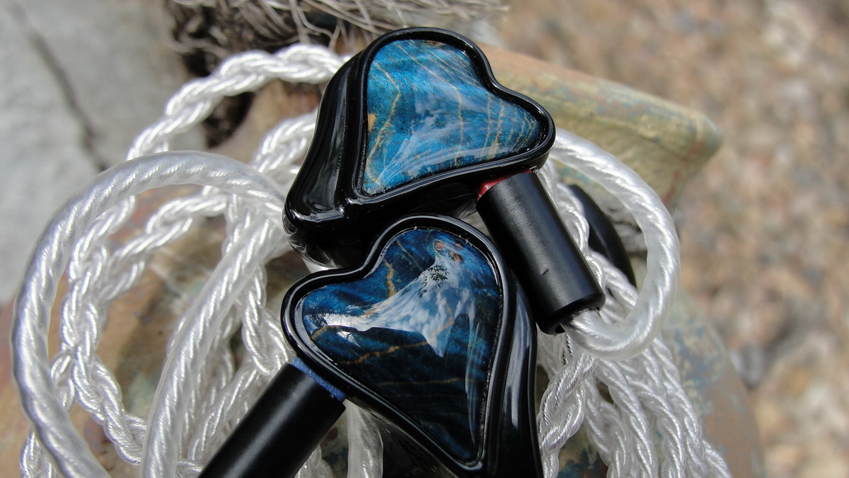 ขาย Geek WOLD GK10 หูฟัง 5 ไดรเวอร์ 2 Piezoelectric+1BA+2DD ประกันศูนย์ไทย