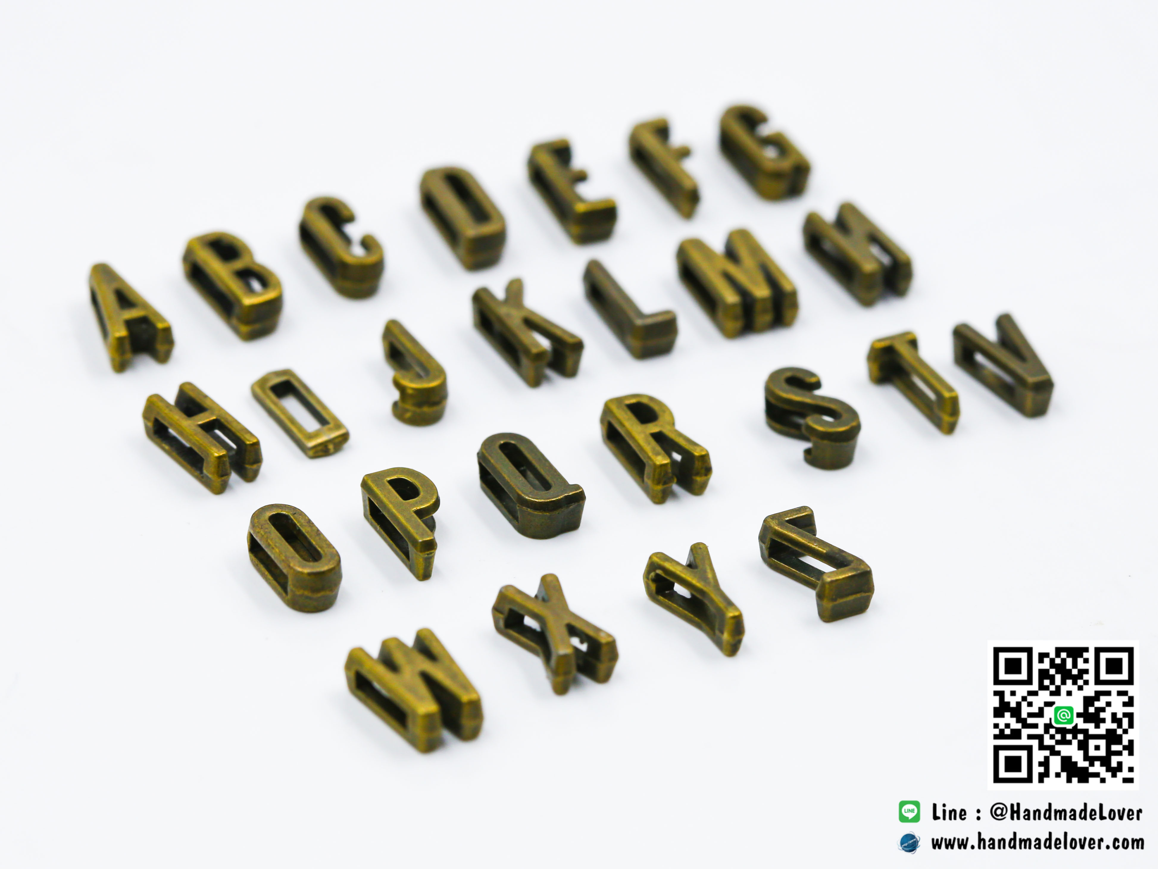 จี้ตัวอักษร สีทองรมดำ แบบสอด A-Z