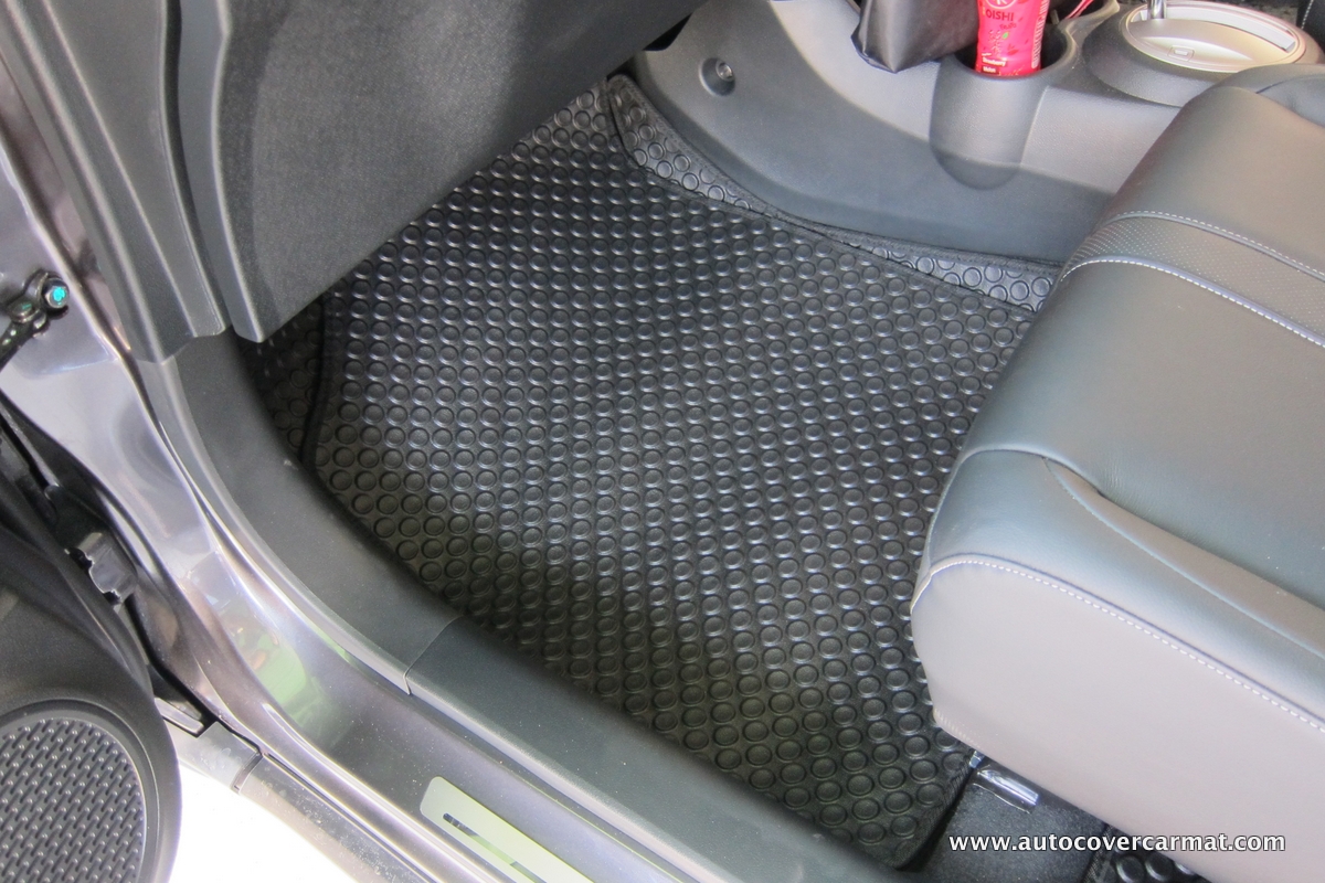 พรมปูพื้นรถยนต์ พรมกระดุม รถ HONDA BR-V รุ่น 7 ที่นั่ง ชุดเต็มคันรวมแผ่นท้าย จำนวน 15 ชิ้น