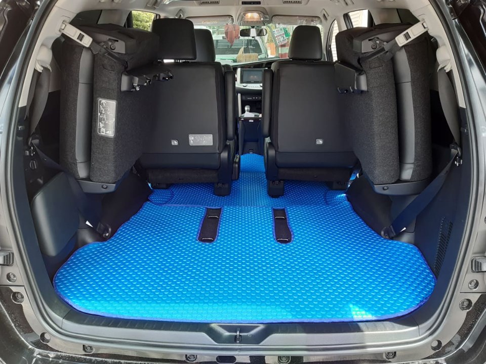 พรมปูพื้นรถยนต์ พรมกระดุม รถ TOYOTA INNOVA CRYSTA ปี 2016-2021 ชุดเต็มคันรวมแผ่นท้าย จำนวน 14 ชิ้น