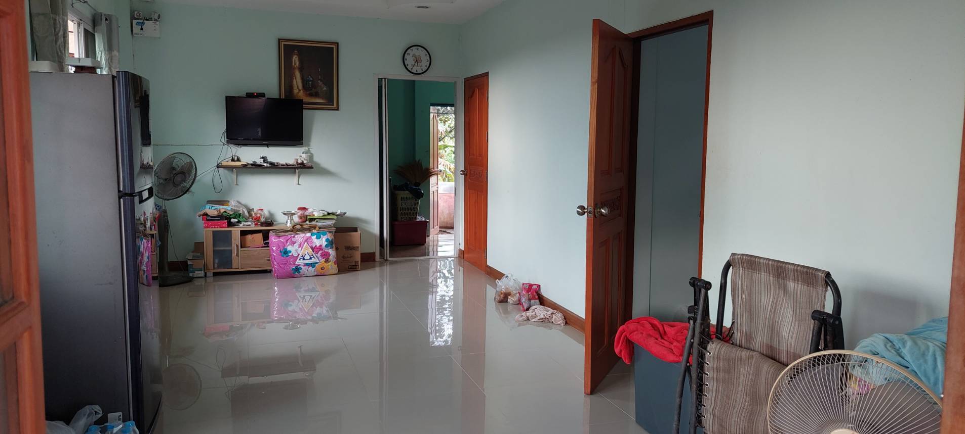 ขายบ้านพร้อมสวนมะม่วง 3 ไร่ ราคา: 3.5 ล้านบาท ติดถนนลาดยาง อ.เมือง จ.สุพรรณบุรี โอกาสทองสำหรับผู้รักบ้านสวน! กำลังมองหาบ้านพร้อมสวนผลไม้ บรรยากาศดี ร่มรื่น สงบ